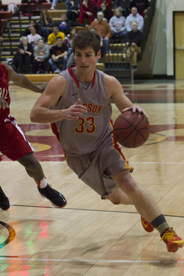 Mens basketball grinds out win over Rhodes