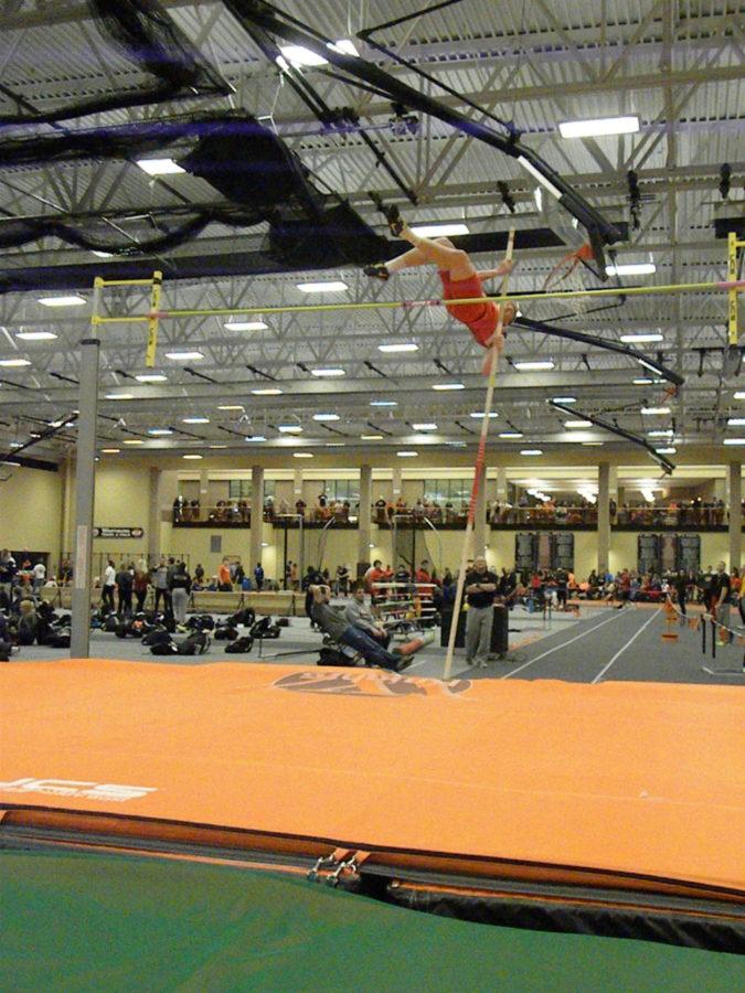 Track and Field opens season at Dutch Holiday Invite - Kalinay, Frazier post best scores
