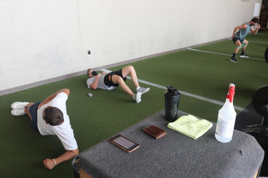 Simpson+athletes+complete+their+morning+workouts+during+a+45-minute+session.