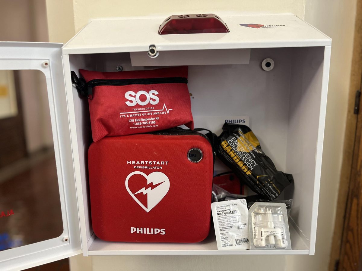 AED box contents
