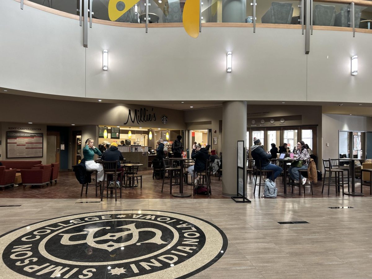 Simpson College students dine in Kent Campus Center.