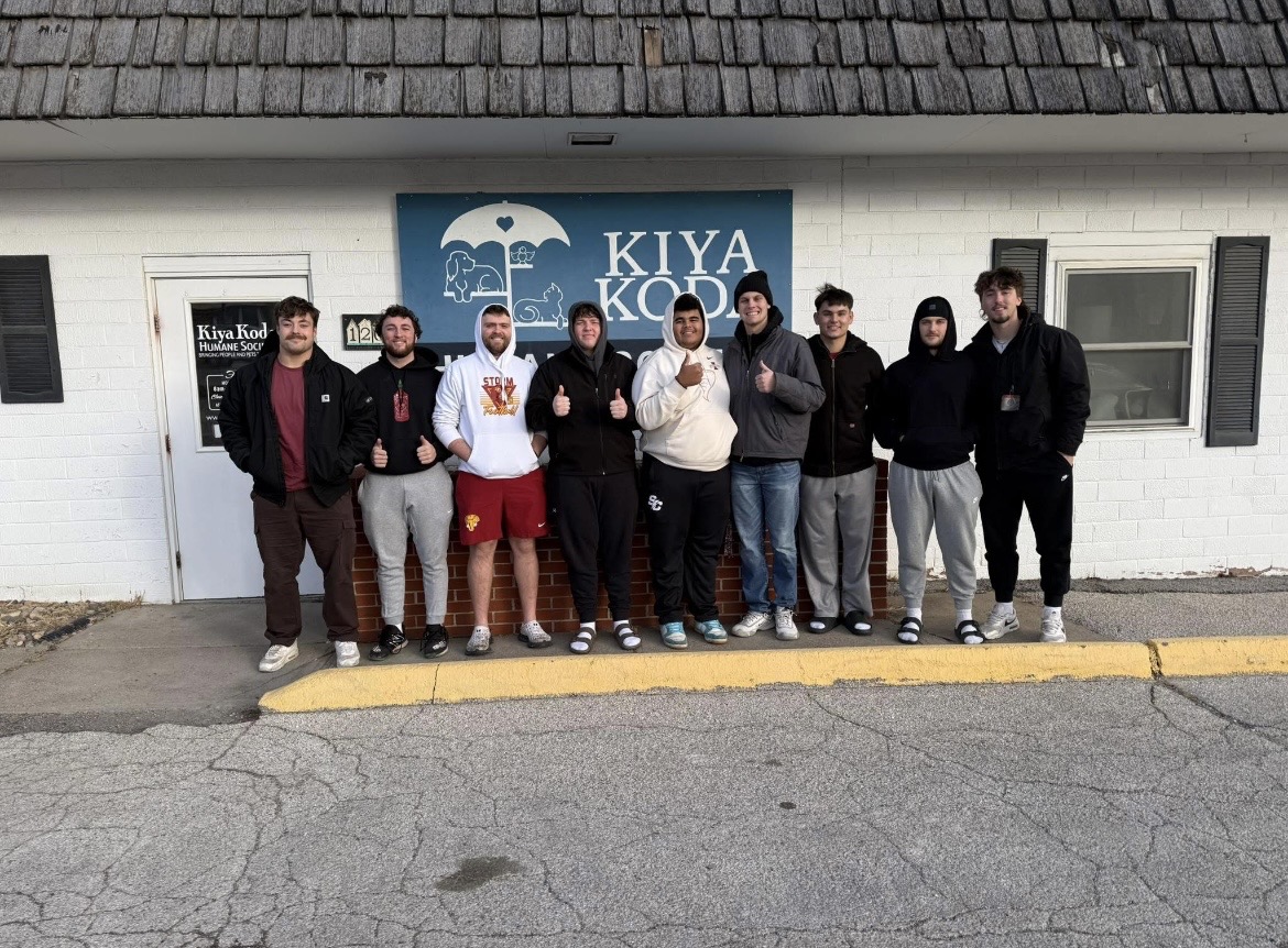 A group of Simpson football players outside Kiya Koda’s building after volunteering on Jan. 22 (Photo/ Kiya Koda)
